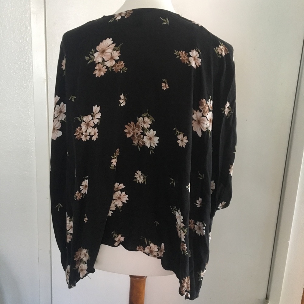 Forever 21 floral black kimono